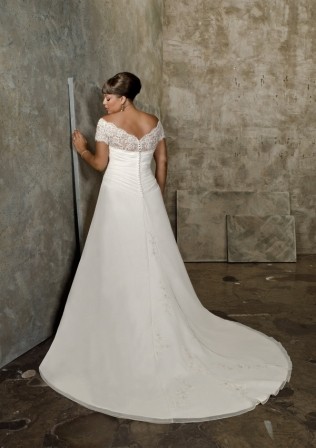 wedding dresses for the chubby bride